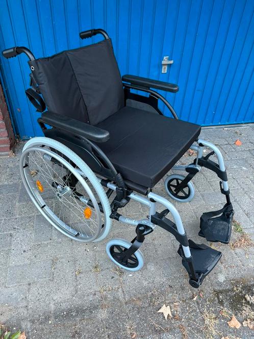 Lichtgewicht rolstoel breezy basix2 met massieve banden, Diversen, Rolstoelen, Zo goed als nieuw, Duwrolstoel, Inklapbaar, Ophalen