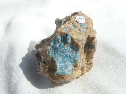 Apatiet (01), Verzamelen, Mineralen en Fossielen, Mineraal, Ophalen of Verzenden