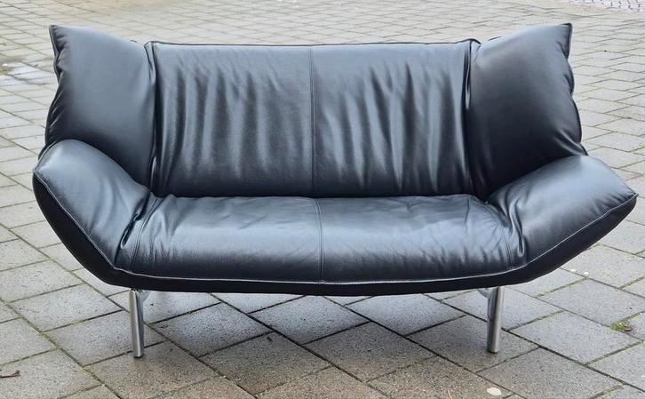 LEOLUX TANGO bank Zwart buffel dik leder design klassieker, Huis en Inrichting, Banken | Bankstellen, Zo goed als nieuw, Rechte bank