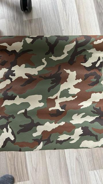 Army / leger / camouflage behang twee aangebroken rollen beschikbaar voor biedingen