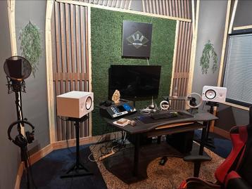 StudioDesk bureau voor kantoor beschikbaar voor biedingen