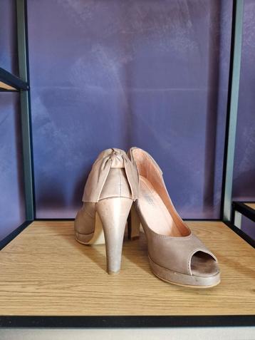 Mooie hoge hakken met strik - beige/taupe - kleine maat beschikbaar voor biedingen