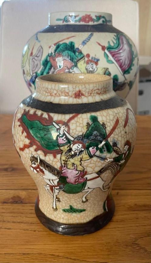 Set van 2 decoratieve Chinese porseleinen vazen – handgeschi, Antiek en Kunst, Antiek | Porselein, Ophalen