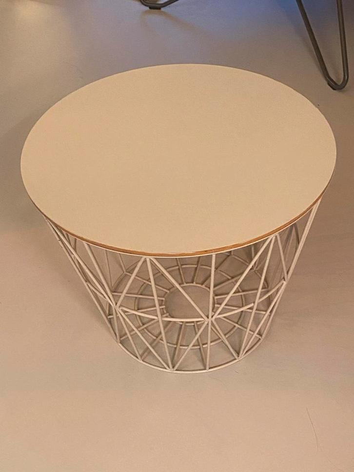 Ferm Living Wire Basket/Table L + Eiken Deksel, Huis en Inrichting, Tafels | Bijzettafels, Gebruikt, Rond, Minder dan 45 cm, Minder dan 55 cm