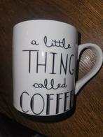Riviera Maison Koffiemok - A Little Thing Called Coffee, Ophalen of Verzenden, Zo goed als nieuw, Overige stijlen, Kop(pen) en/of Schotel(s)