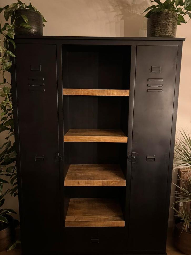 Buffetkast Lynn Mangohout Zwart Metaal, Huis en Inrichting, Kasten | Buffetkasten, Zo goed als nieuw, 150 tot 200 cm, 25 tot 50 cm