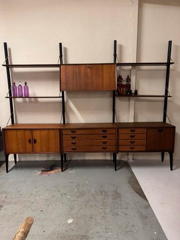 Louis van Teeffelen voor WeBe vintage modulair wandsysteem beschikbaar voor biedingen