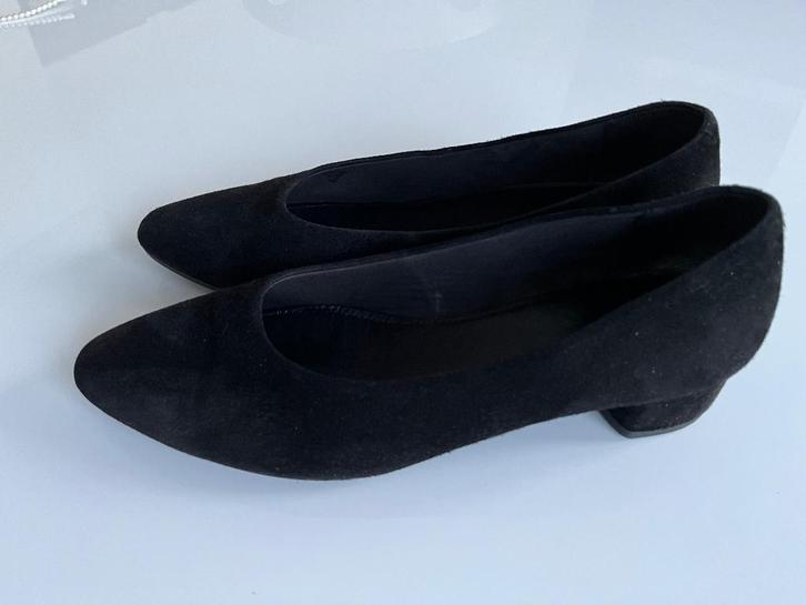 Prachtige ballerina's zwart suede 41, Kleding | Dames, Schoenen, Zo goed als nieuw, Ballerina's, Zwart, Verzenden