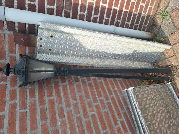 Zeer nette en unieke buitenlantaarn, Tuin en Terras, Buitenverlichting, Zo goed als nieuw, Staande lamp, IJzer, 50 tot 250 watt