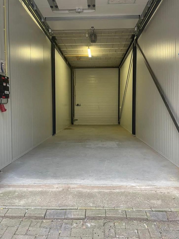 Werkplaats garagebox bedrijfsruimte 32 m2 Almere Bolderweg, Huizen en Kamers, Garages en Parkeerplaatsen, Almere