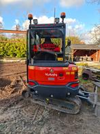 Machinist met kleine kraan en shovel