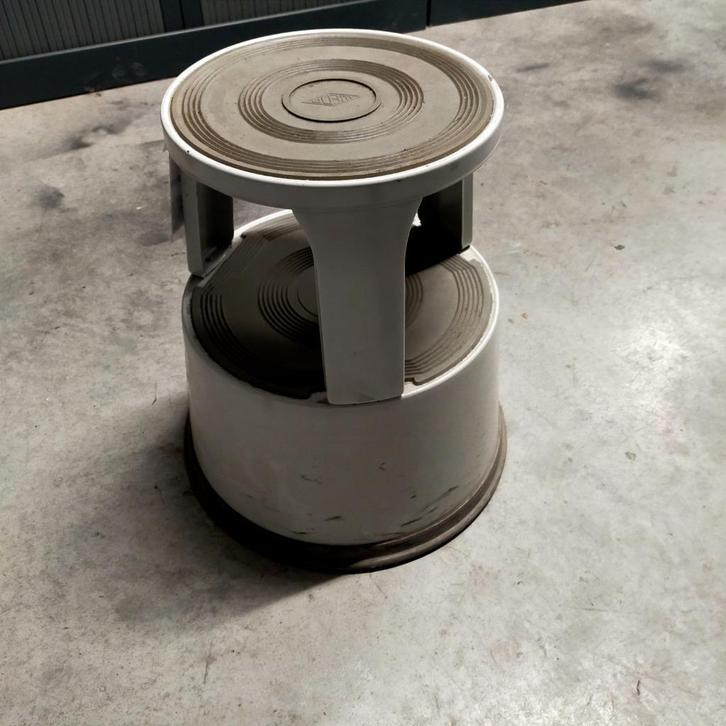 olifant opstap - olifantpoot  zonder wielen en met wielen, Huis en Inrichting, Krukjes, Gebruikt, Kunststof, Ophalen