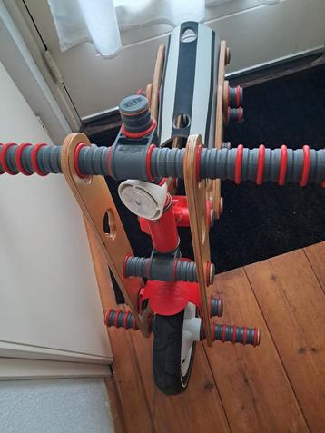 Leuke houten loopfiets
Merk MOOV Z. G. A. N
 beschikbaar voor biedingen