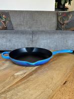 Le Creuset Gietijzeren Skillet 26 cm - Azure Blauw, Huis en Inrichting, Keuken | Potten en Pannen, Ophalen of Verzenden, Zo goed als nieuw