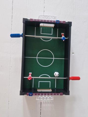 Mini voetbal tafeltje beschikbaar voor biedingen