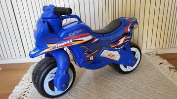 Prachtig LOOP MOTOR met dikke brede wielen beschikbaar voor biedingen
