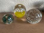 LEERDAM  DRIE GEKLEURDE GLAZEN BOLLEN MET LUCHTBELLEN, Antiek en Kunst, Antiek | Glas en Kristal, Ophalen of Verzenden