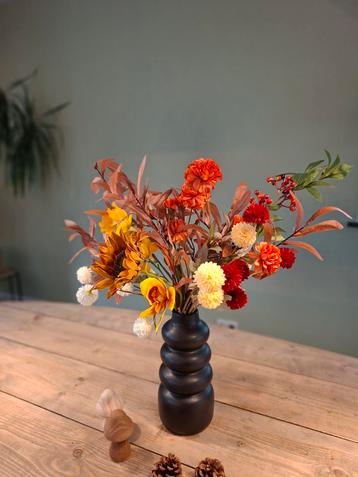 Herfst Kunstboeket met Stenen Vaas beschikbaar voor biedingen