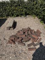 70 Klinkers & 7 betonnen opsluitbanden, Tuin en Terras, Tegels en Klinkers, Ophalen, Zo goed als nieuw, Beton, Klinkers