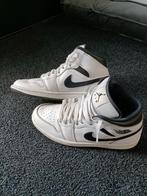 Nike Jordan one mid, Ophalen of Verzenden, Zo goed als nieuw, Schoenen