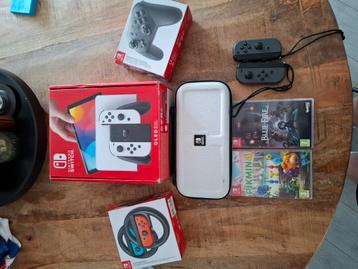 Nintendo Switch Oled plus accessoires beschikbaar voor biedingen