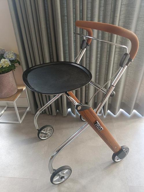 Trust binnen rollator Let's Go - zo goed als nieuw, Diversen, Rollators, Zo goed als nieuw, Lichtgewicht, Opvouwbaar, Ophalen