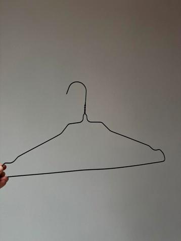 Zwarte metalen kledinghangers 100 stuks beschikbaar voor biedingen
