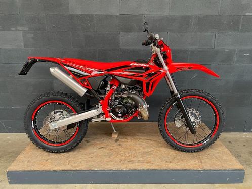 Beta RR 50 | Enduro | Sport | Rood 2025, Nieuw AM6 rr50, Fietsen en Brommers, Brommers | Overige merken, Nieuw, Maximaal 45 km/u