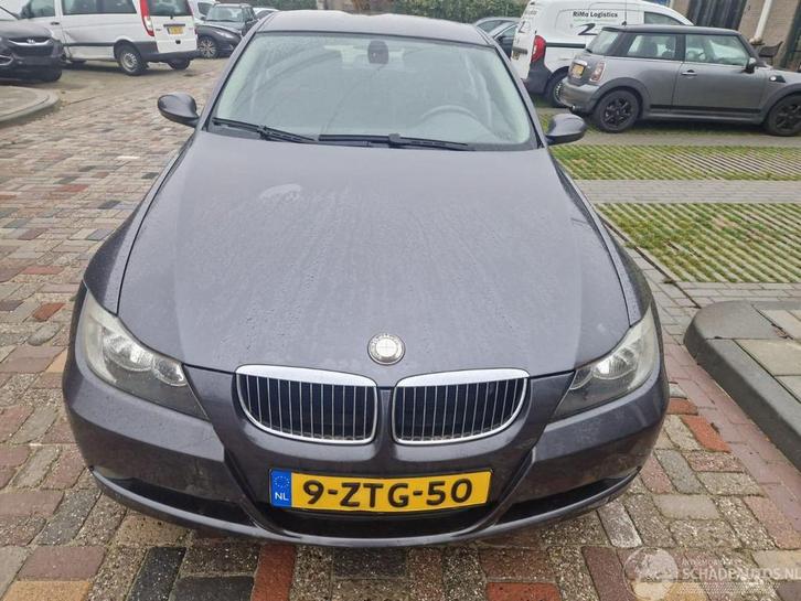 BMW 3-serie 320I (bj 2005), Auto diversen, Schadeauto's, BMW, Handgeschakeld, Benzine, Sedan, Zilver of Grijs