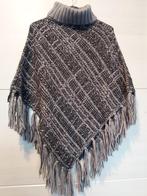 Prachtige poncho grijs zwart franjes 38 40 42 44 46 48 50 ?, Verzenden, Zo goed als nieuw, Maat 42/44 (L), Overige kleuren