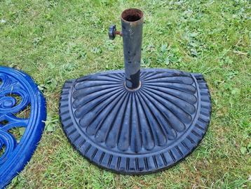 Makkelijk zware zwarte met halve parasolvoet +meer tuin art. beschikbaar voor biedingen