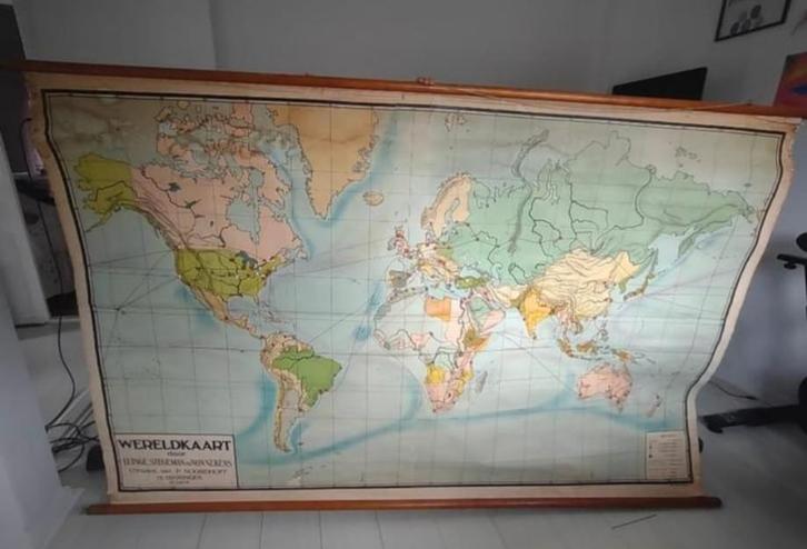 Wereldkaart 2 stuks, Antiek en Kunst, Antiek | Schoolplaten, Aardrijkskunde, Ophalen