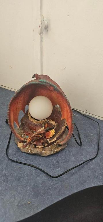Drakenlamp beschikbaar voor biedingen