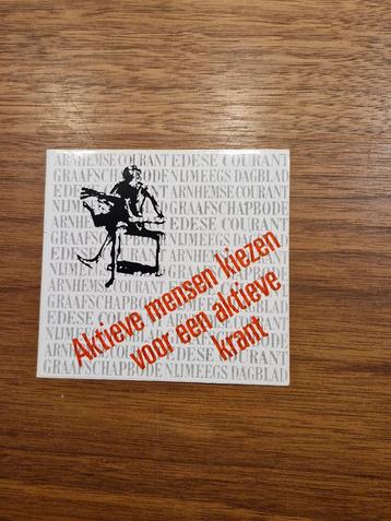2735 Sticker Actieve mensen kiezen krant beschikbaar voor biedingen