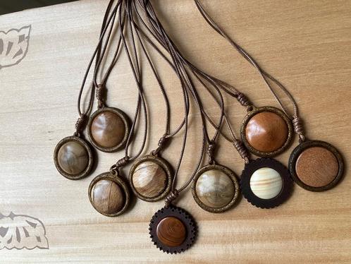 Unieke Houten hangers met een mooi wax koord, Sieraden, Tassen en Uiterlijk, Kettinghangers, Nieuw, Overige materialen, Overige kleuren