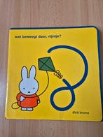 Nijntje - Wat Beweegt Daar?, Gelezen, Ophalen of Verzenden, Dick Bruna, Uitklap-, Voel- of Ontdekboek