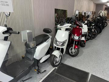 PARTIJ 10 STUKS ELEKTRISCHE SCOOTERS NIEUW beschikbaar voor biedingen