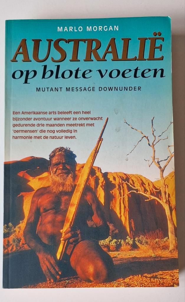 Australië op blote voeten - Marlo Morgan, Boeken, Reisverhalen, Gelezen, Australië en Nieuw-Zeeland, Ophalen of Verzenden