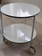 Strakke sijlvolle witte bijzettafel met wielen, Huis en Inrichting, Tafels | Bijzettafels, Minder dan 45 cm, Minder dan 55 cm