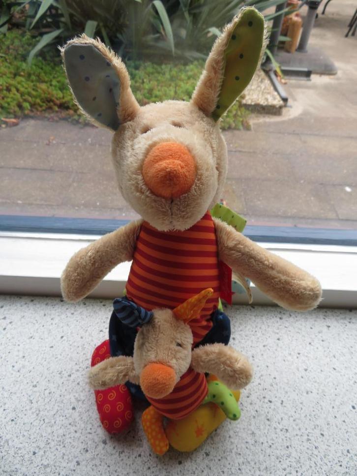 Kangoeroe kangaroe met jong merk Sigikid met trilmechanisme, Kinderen en Baby's, Speelgoed | Knuffels en Pluche, Zo goed als nieuw