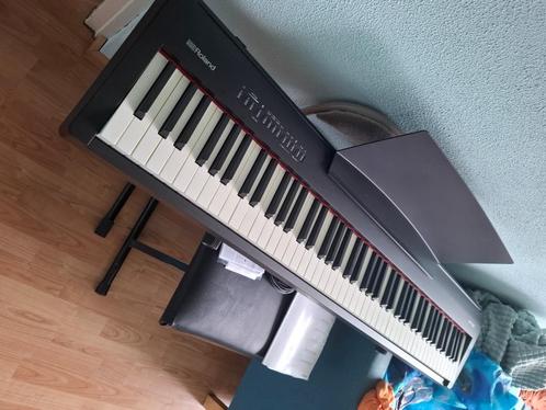 Roland FP30 digitale piano, Muziek en Instrumenten, Piano's, Zo goed als nieuw, Piano, Zwart, Digitaal, Ophalen