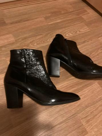 Marnelli, zwart lak laarsje 40 zgan beschikbaar voor biedingen