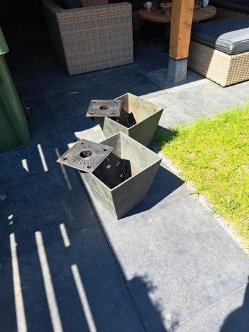 2 bloem of plantenbakken  beschikbaar voor biedingen