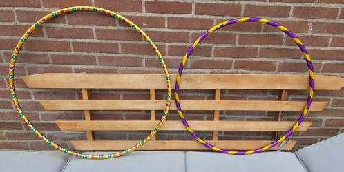 Twee kleurrijke hoelahoeps – perfect voor sport & plezier!, Kinderen en Baby's, Speelgoed | Buiten | Actiespeelgoed, Zo goed als nieuw