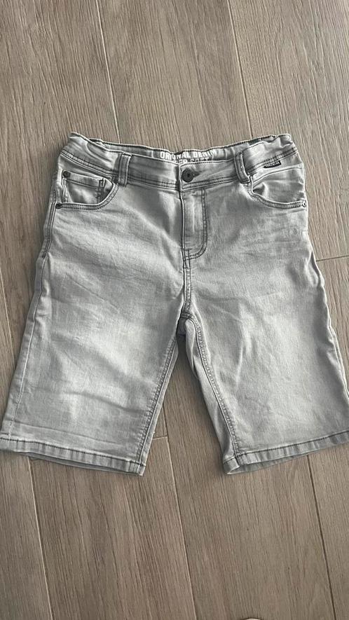 Grijze korte spijkerbroek maat 158, Kinderen en Baby's, Kinderkleding | Maat 158, Zo goed als nieuw, Meisje, Broek, Ophalen of Verzenden