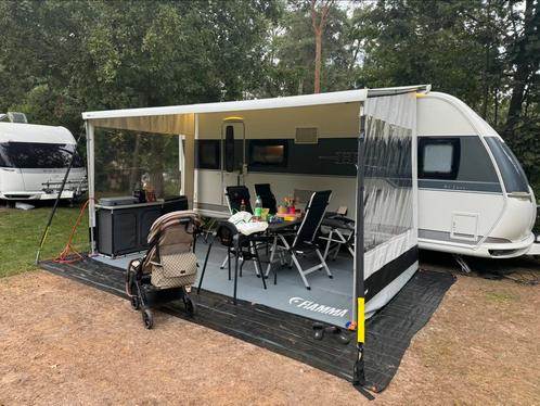 Zeer mooie hobby 560 kmfe airco mover luifel zeer netjes, Caravans en Kamperen, Caravans, Bedrijf, Rondzit, Hobby, Vast bed, Luifel