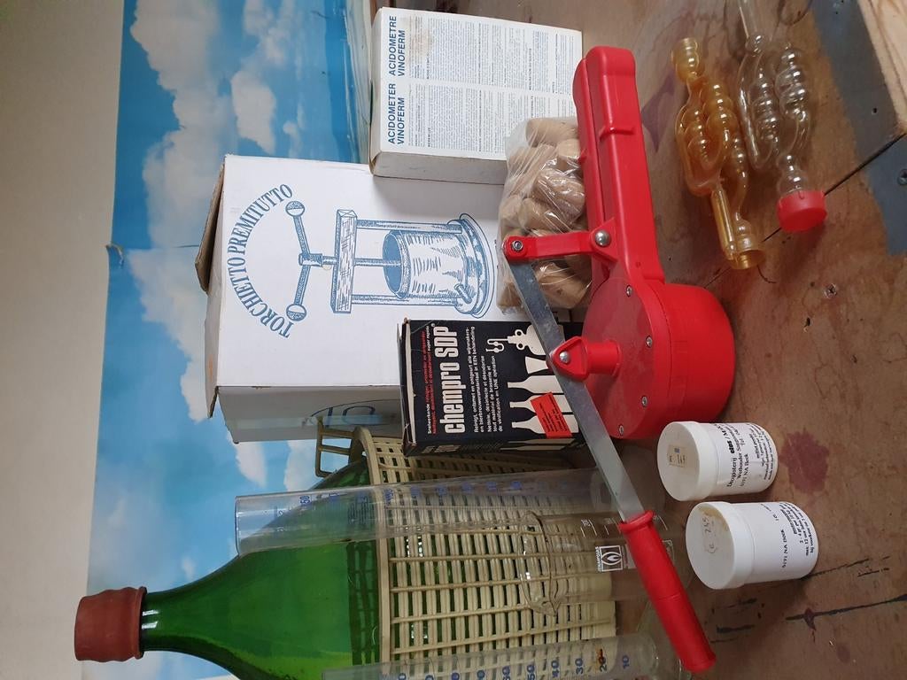 Spulletjes om zelf wijn te maken., Hobby en Vrije tijd, Overige Hobby en Vrije tijd, Ophalen of Verzenden