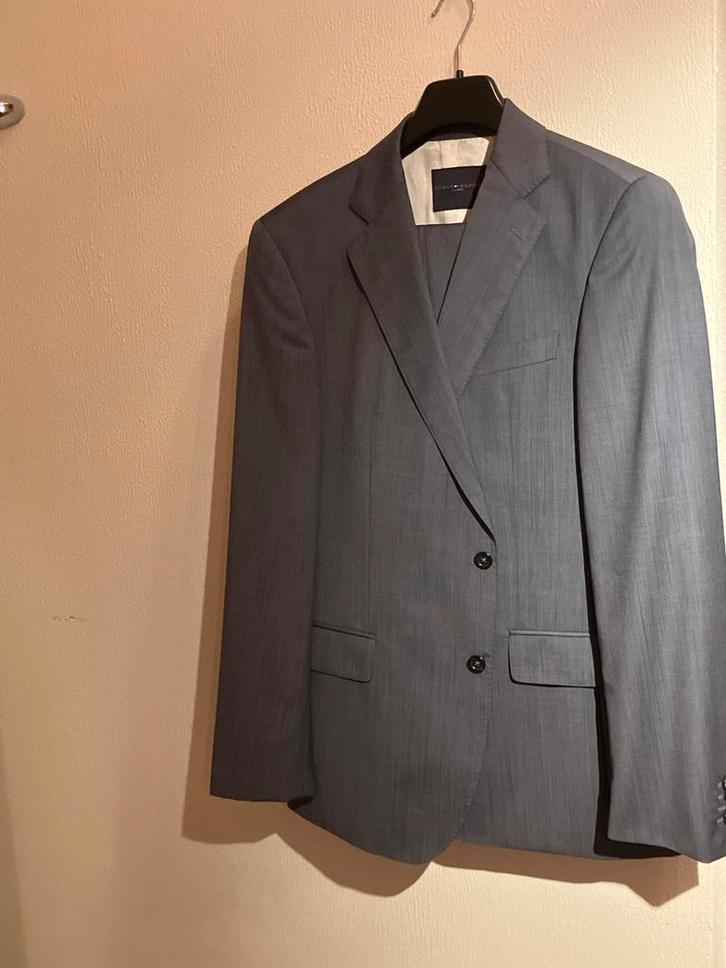 Tommy Hilfiger Grijs Pak - Maat 52, Kleding | Heren, Kostuums en Colberts, Zo goed als nieuw, Maat 52/54 (L), Grijs, Ophalen of Verzenden