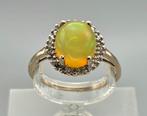 Gouden Vintage ring edelsteen opaal en diamant. 2025/658., Ophalen of Verzenden, Goud, Ring, Met edelsteen