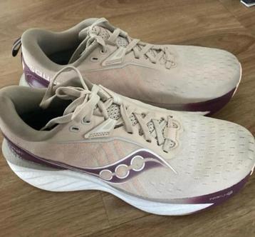 Saucony Triumph 22 maat 40,5 zgan beschikbaar voor biedingen